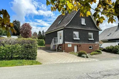 Image de Comfortably furnished child-friendly vacation home with garden