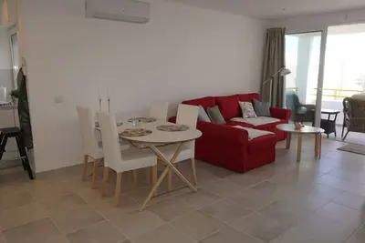 Image de Luxury Modern 1 bedroom and with sea views 60 meters from Beach Front
