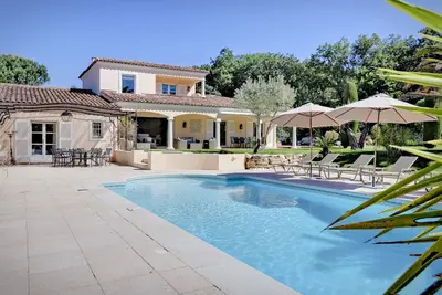 Image de Large Villa with views up to the Village of Gassin. Close to St Tropez.