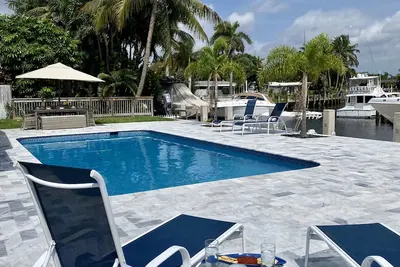 Image de Waterfront Oasis with Pool: Experience Serenity by the Water!