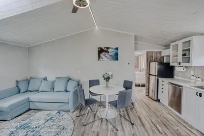 Image de Modern & Cozy stand-alone apartment - perfect stay