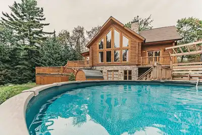 Image de Escapade nature - spa privé, sauna, billard et ski à proximité!