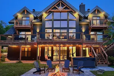 Image de Villa Rustique Unique - Spa, sauna, billard, cinéma, 6000 pieds carrés!