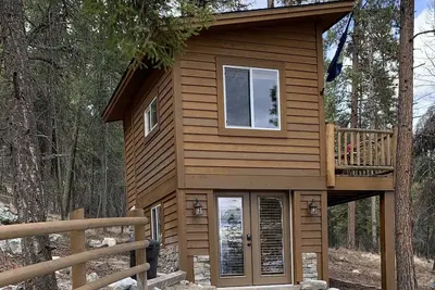 Image de Gated Queen Bed Cottage, Tv, Wifi, Kitchenette Views of Flathead Lake Ev Charger