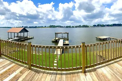 Image de False River Waterfront property