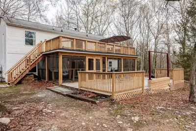 Image de “Spacious Poconos Home • Hot Tub • Game Room & Theater”