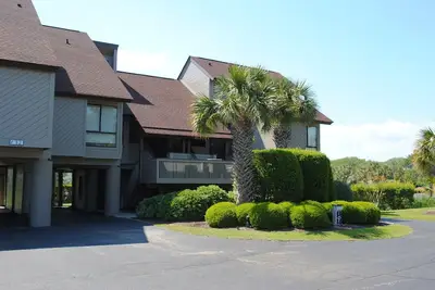 Newly renovated! ! Villa with marsh views, pool access located in gated Litchfield Beach community.