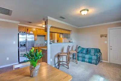 Image de Remodeled Ranch Apt in Sanger: 12 Mi to Lake!