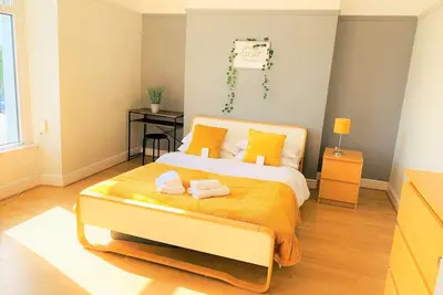 Image de Swansea Beach Townhouse - Mins from beach, Mumbles and Centre!