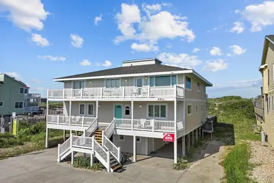 Image de Oceanfront, Private Pool and Hot Tub in South Nags Head!