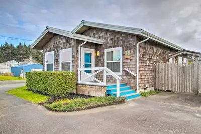 Image de Steps to Beach! Airy Coastal Escape w/ Deck