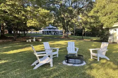 Image de Palmer & Oak - Entire Lakefront Property on Lake Sinclair + Saltwater Pool