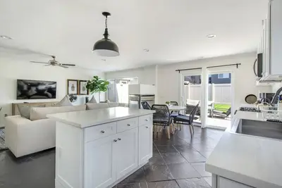 Image de City Center Villa -Pool | Patio | 1. 8Mile To Beach