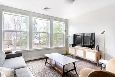 Image de Modern Cambridge 2br w/ W/D, Private access to Linear Park by Blueground