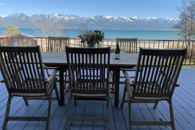 Image de Enjoy Mountain views at this lakefront home. Perfect for your family vacation.