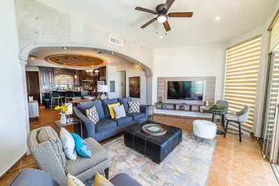 Image de Esmeralda Beach Resort 2 Bedrooms Condo B 1002