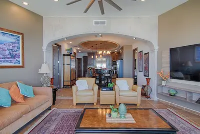 Image de Esmeralda Beach Resort 2 Bedrooms Condo B 1003