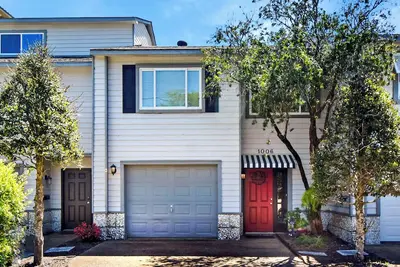 Image de 3 bed/2 bath townhouse - steps to the beach
