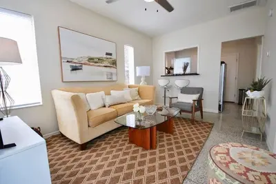 Image de Lakeside - Lake Davis Art Deco Cottage 1b