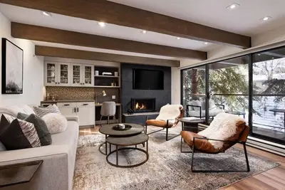 Image de Fully Renovated Aspen Core 2/2 on River