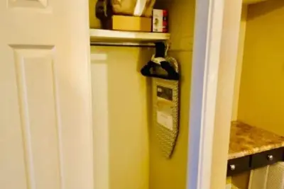 Image de Near Downtown Stunning Course-View Flat