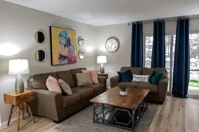 Image de Elijah’s Escape | No Stairs! | Pool | King Beds