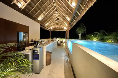 Maison 240 m2, 6 chambres, 12 personnes, 3 Jacuzzi, 2 Piscines, Wifi fibre optique