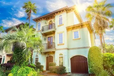 Image de Italian Villa · 200 steps to beach · Free cruise tickets · Pool views · Pets Ok!