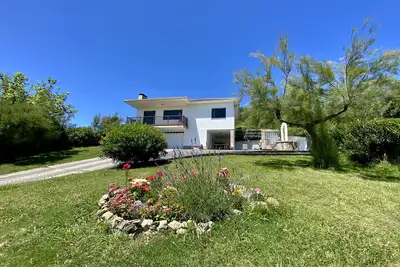 Image de Stunning ocean views, Sunsets and just 30 seconds from the Beach!