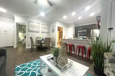 Image de Sunny Delight! pets ok! Updated Heated Pool Vacation Condo.