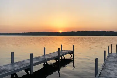 Image de Lake Delavan Guest House with boat slip!
