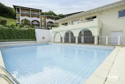 Bel appartement pour 4 personnes avec piscine, Wifi, Tv, terrasse et parking