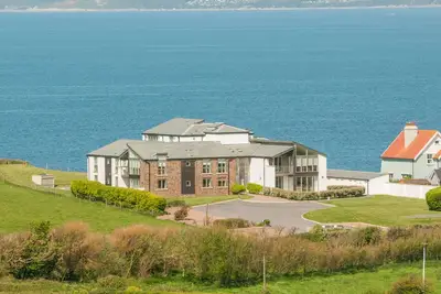 Image de 10 Oceans Edge, country holiday cottage, with pool in Thurlestone