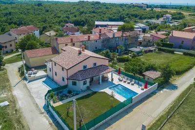 Image de Villa à Brtonigla avec Piscine Privée