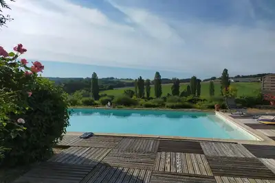 Maison de campagne avec piscine, proche de Périgueux – 2 chambres, Bbq, activités variées à proximité