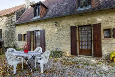 Image de Maison de campagne avec cheminée, terrasse et jardin près de Sarlat