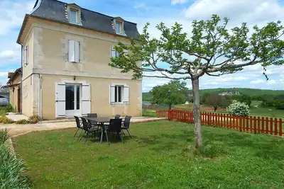 Image de Maison rénovée avec grand jardin, proche des Eyzies et sites touristiques du Périgord Noir
