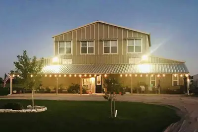 Image de Spacious Barndominium with Wifi, Games