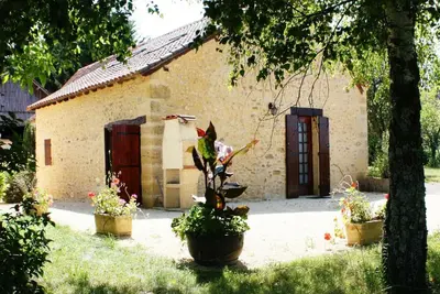 Image de Maison en pierres au cœur du Périgord Noir avec Wifi et animaux bienvenus
