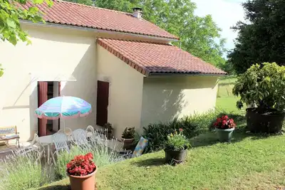 Image de Maison de Charme à la Ferme avec Jardin, Cheminée et Wifi, près de Périgueux