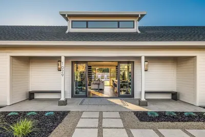 Image de Modern Comfort Close to Town