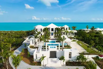 Image de Triton Villa - Fully Staffed Luxury Beachfront Property