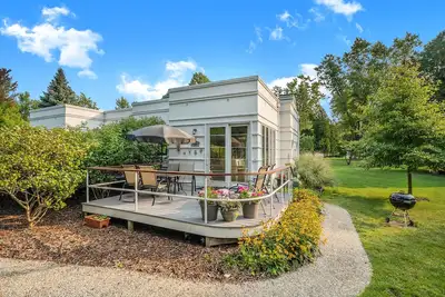 Image de Sleepy Hollow Beach Resort Introduces Cottage 14a