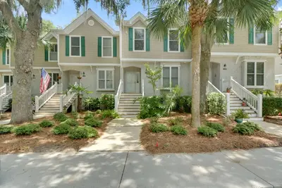 Image de 3br/2. 5ba. Views of the Hampton River. Walk to Hampton Point Marina