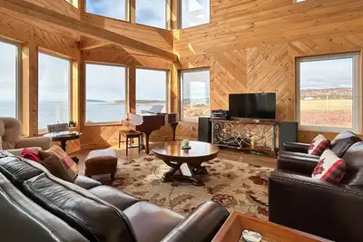 Image de Oceanfront Beautiful Estate Home on Cape Breton Island!