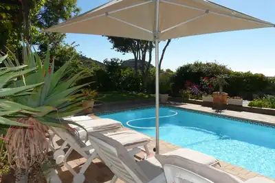 Image de Belle villa avec vue imprenable sur la mer et piscine privée chauffée.