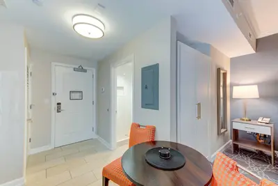 Image de Downtown Condo