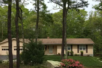 Image de Private 4 Br Ranch Tucked In The Woods 1. 5 Miles From Beach