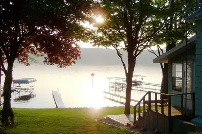 Image de Lakefront cottage on first basin of Lake James. Dock, sandy bottom, great sunset
