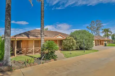 Image de 3 Bedroom Townhouse with Wifi on 15th St